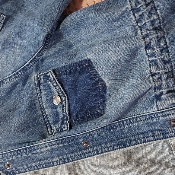 Girl's jean jacket. - Picture 8 of 10